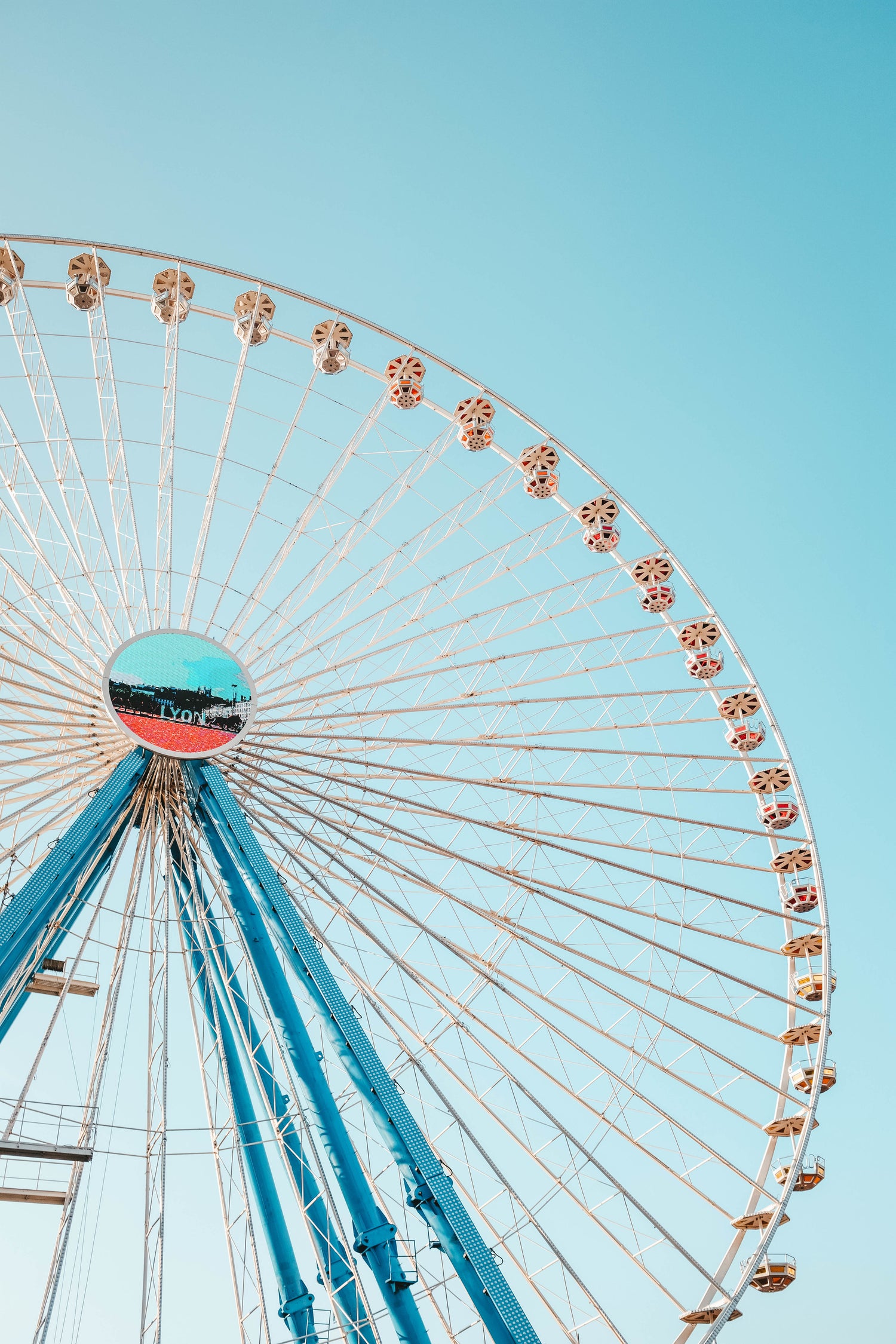 files/ferris-wheel-on-a-summer-day.jpg
